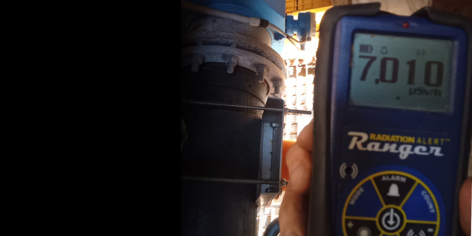 Radiation_monitoring_device_in_use_1.png